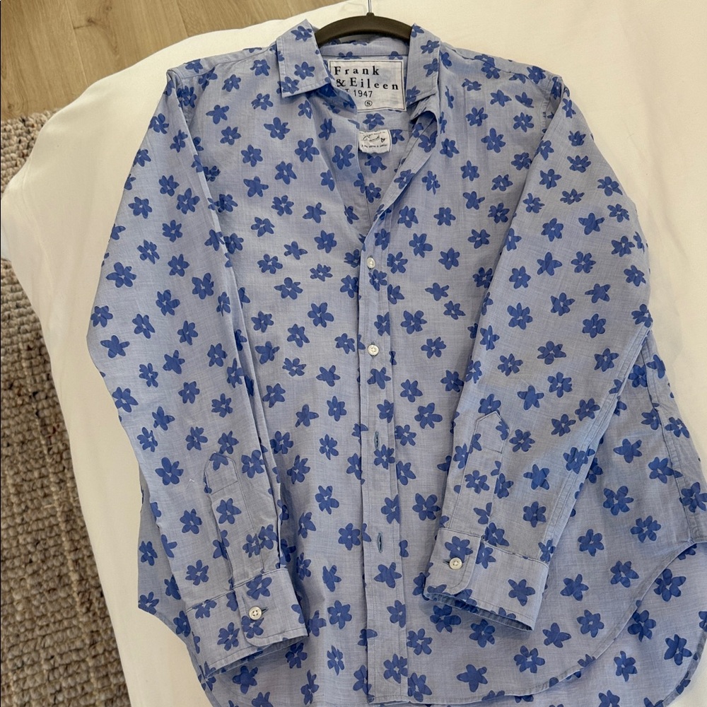 Frank & Eileen Light Blue Shirt with Floral Print Small - Picture 3 of 7